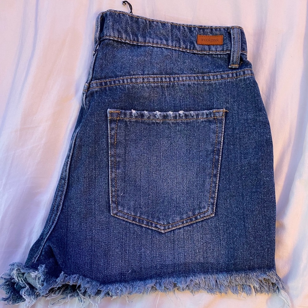 dark denim cut offs 💗